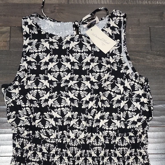 Black & White Floral Sleeveless Summer Dress With An Elastic Waist Band. - Picture 2 of 4